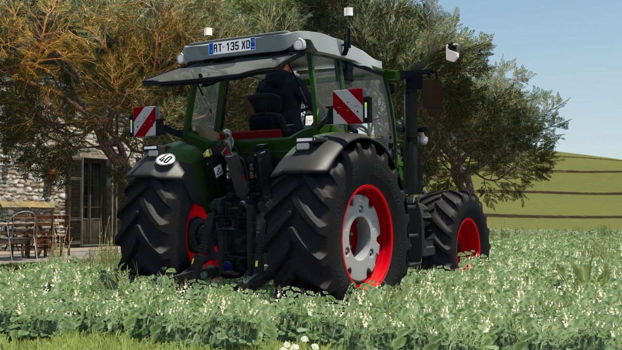 Efficient Tractor Fendt Vario 200 with Interactive Control for FS25