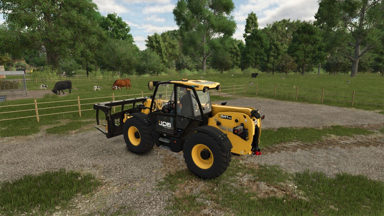 Efficient Telehandler JCB Agri Loadall for Farms and Warehouses in FS25